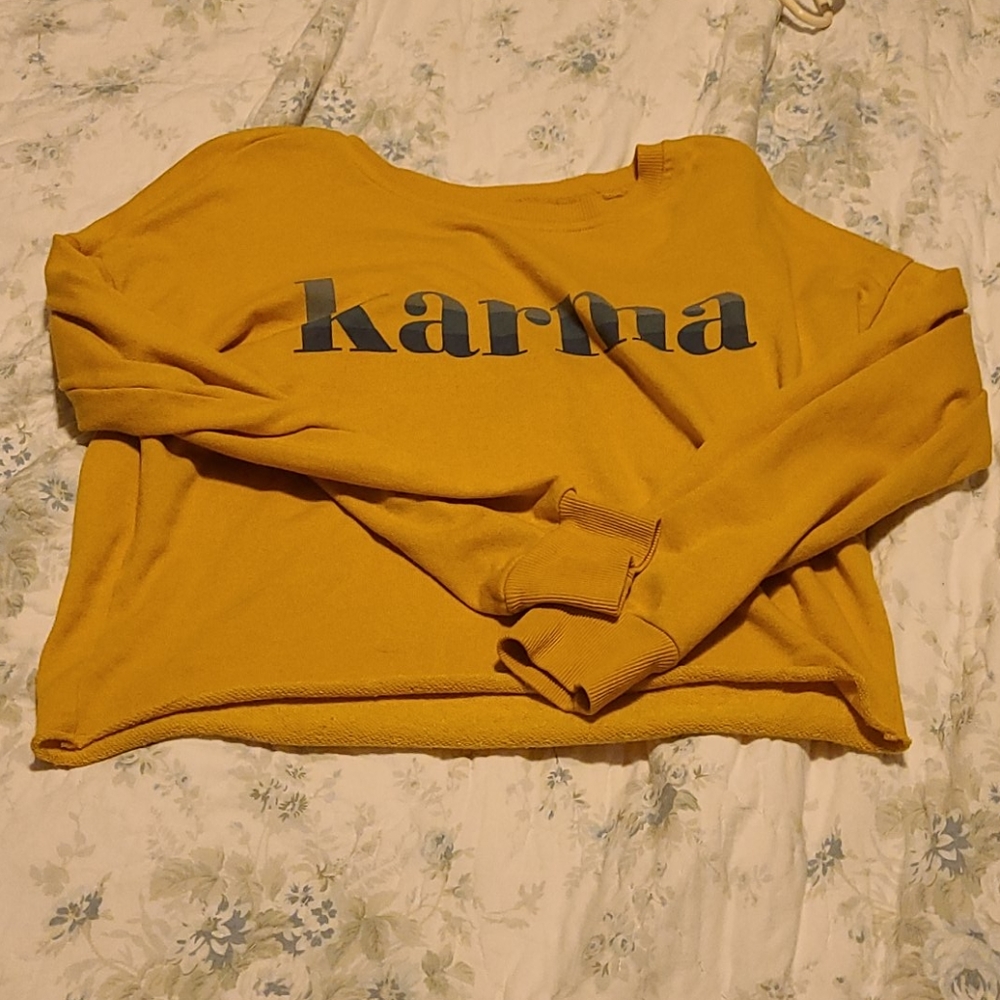 Cropped long sleeves shirt